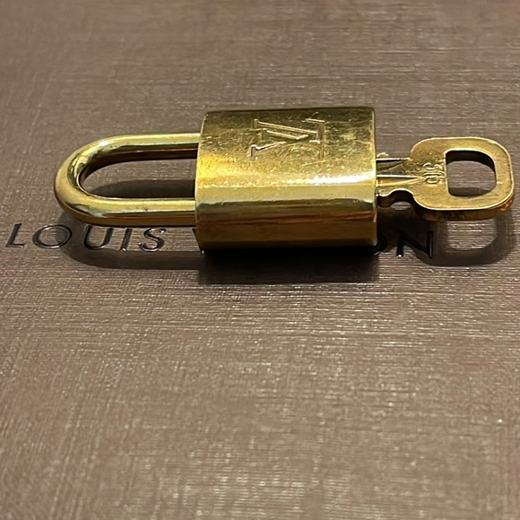 Lot of 2 Louis Vuitton Cadena Brass lock and key sets #314 and #315 - Picture 8 of 9